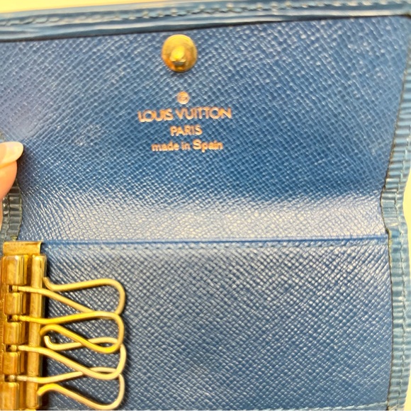 Authentic Louis Vuitton blue epi leather 4 key ring card holder - Picture 5 of 14
